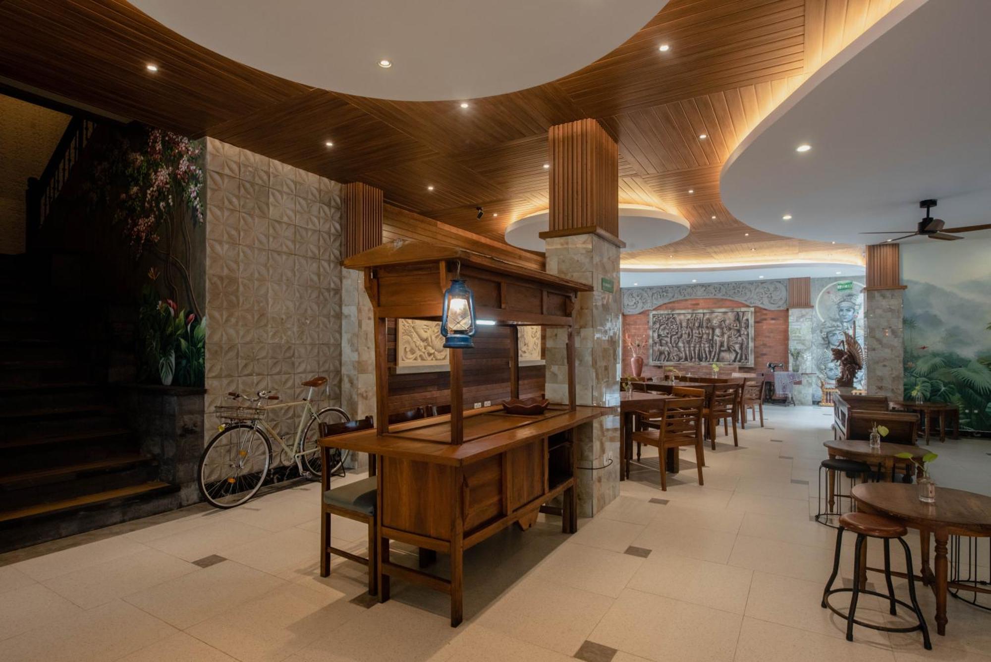 Sandat Hotel Legian Exterior foto