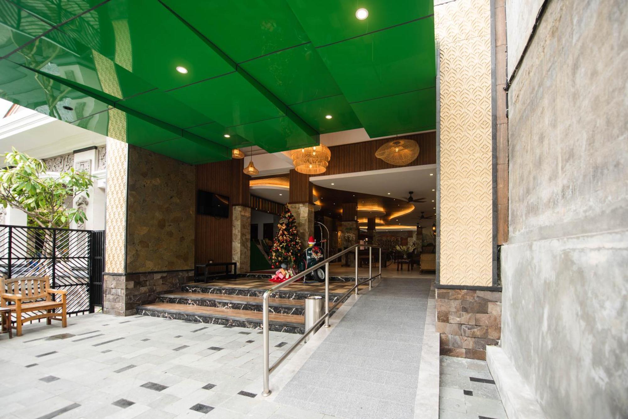 Sandat Hotel Legian Exterior foto