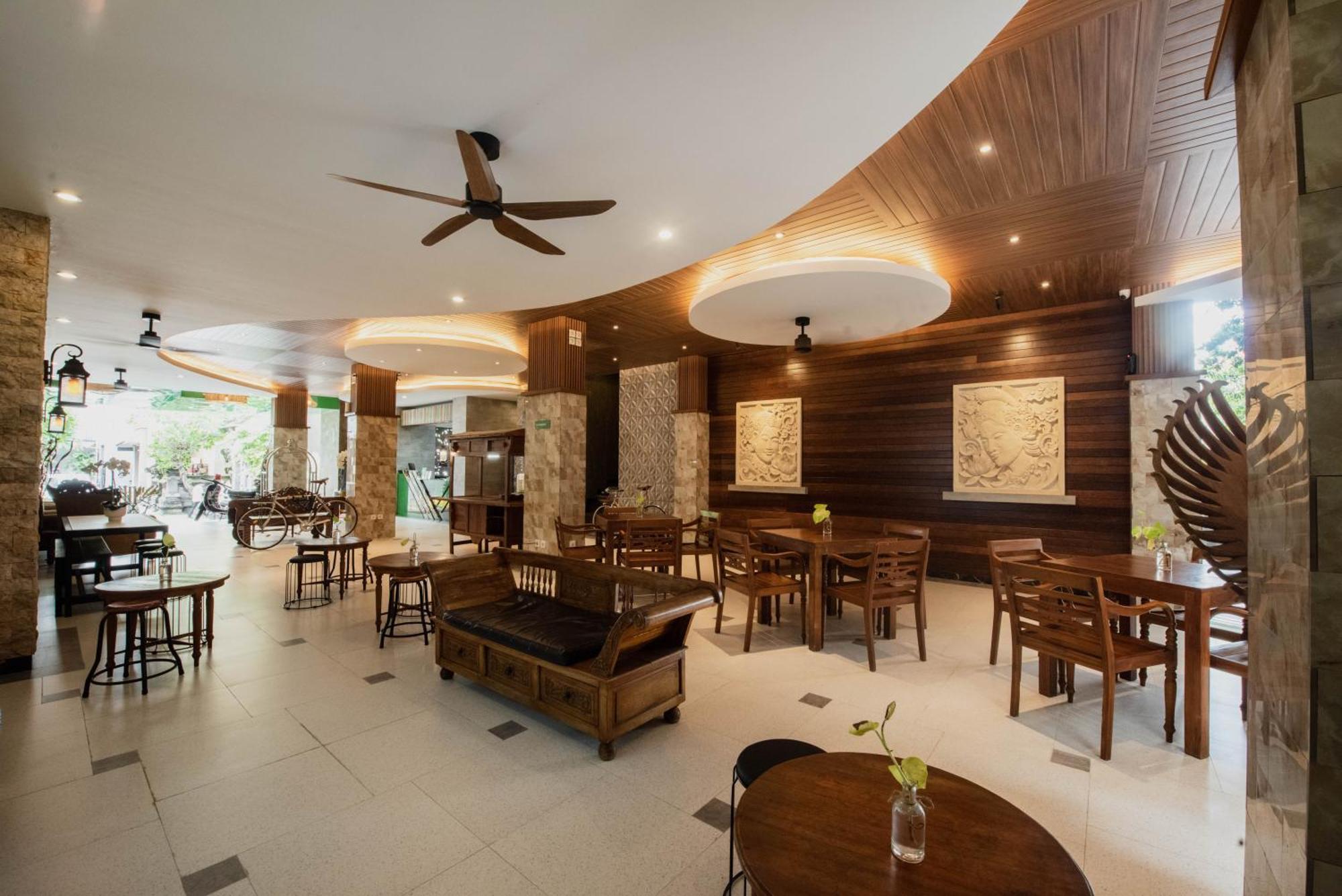 Sandat Hotel Legian Exterior foto