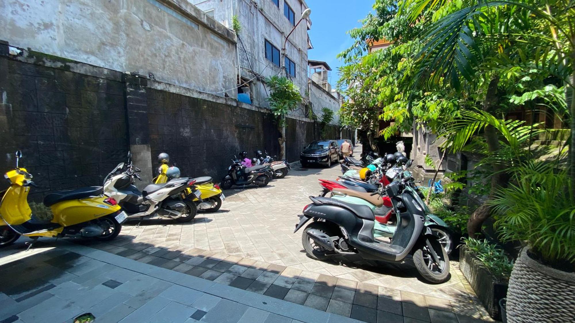 Sandat Hotel Legian Exterior foto