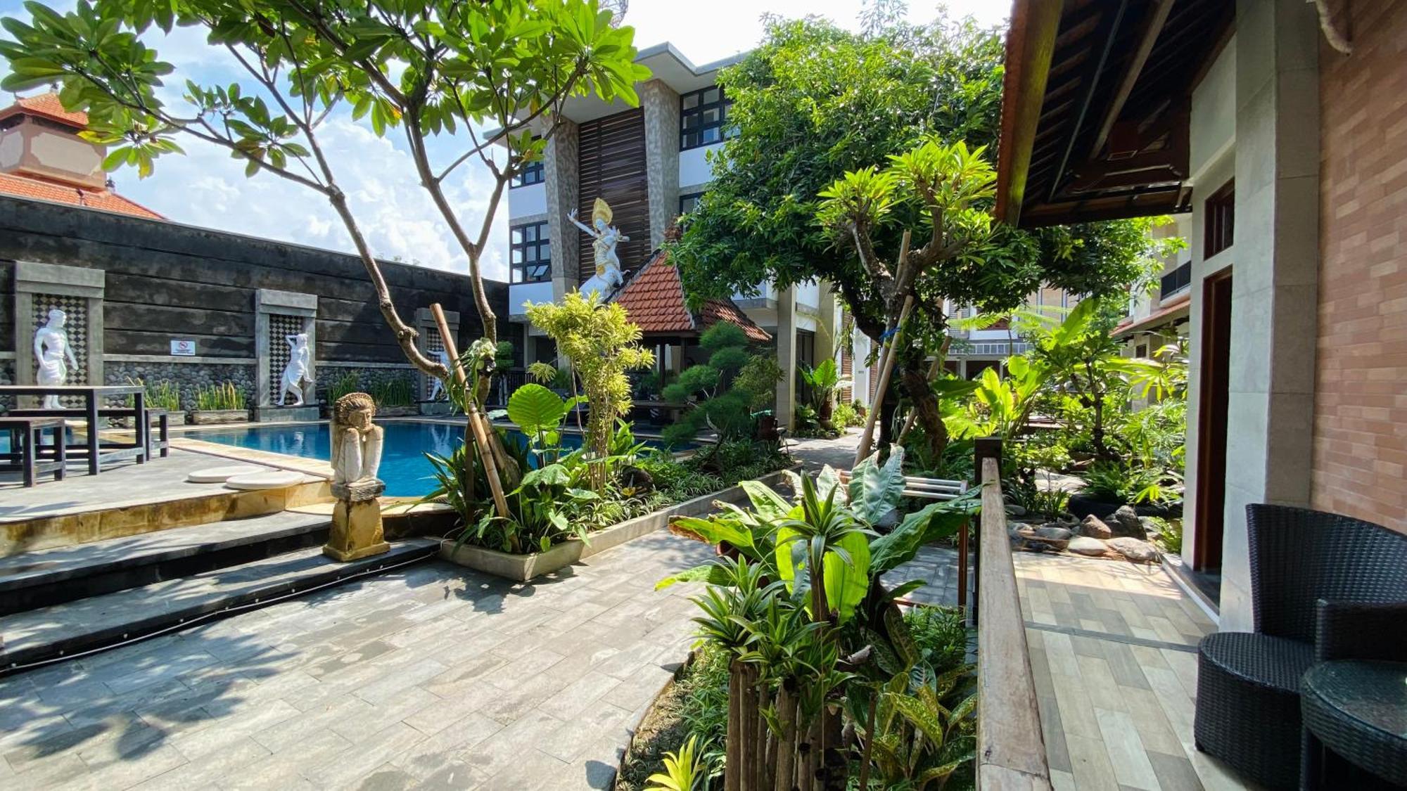 Sandat Hotel Legian Exterior foto